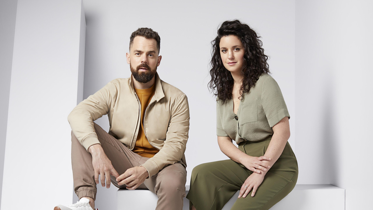 L'heure est grave backdrop