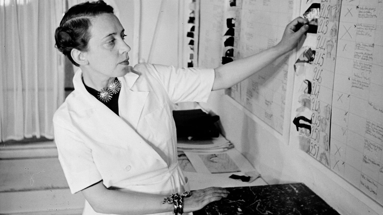 Shocking Schiaparelli! backdrop