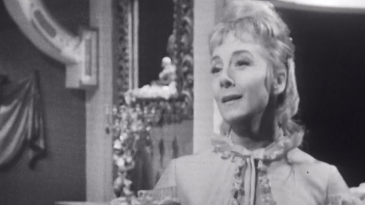 Le Mal court backdrop