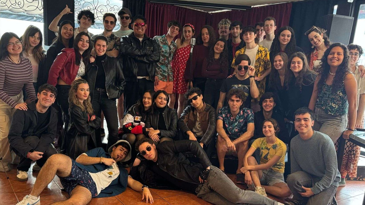 Telecau Beach Movie backdrop