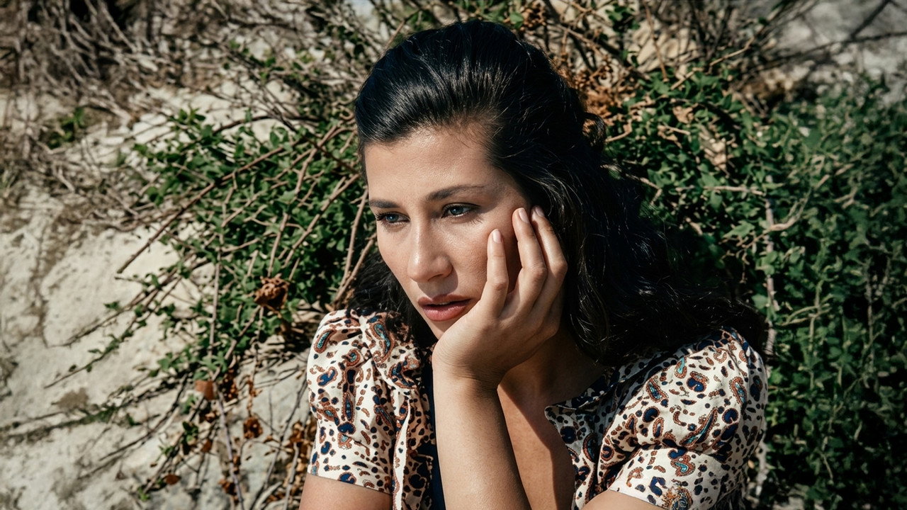 Sahildeki Kadın backdrop