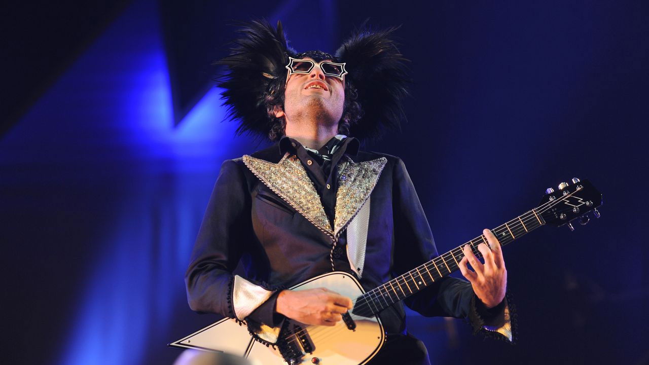 M - Le Tour de M backdrop