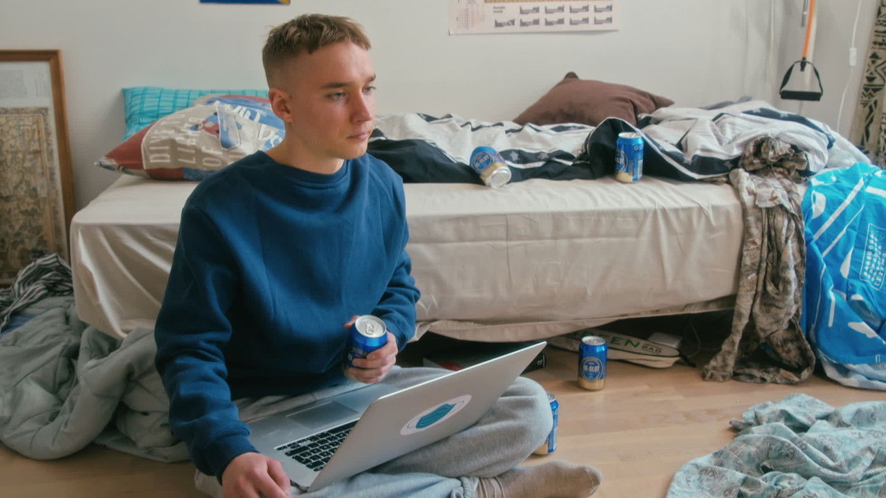 Justimus esittää: Vertin villi opiskelijavuosi backdrop