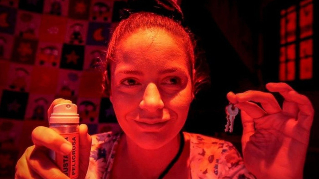 Lucy en el infierno backdrop