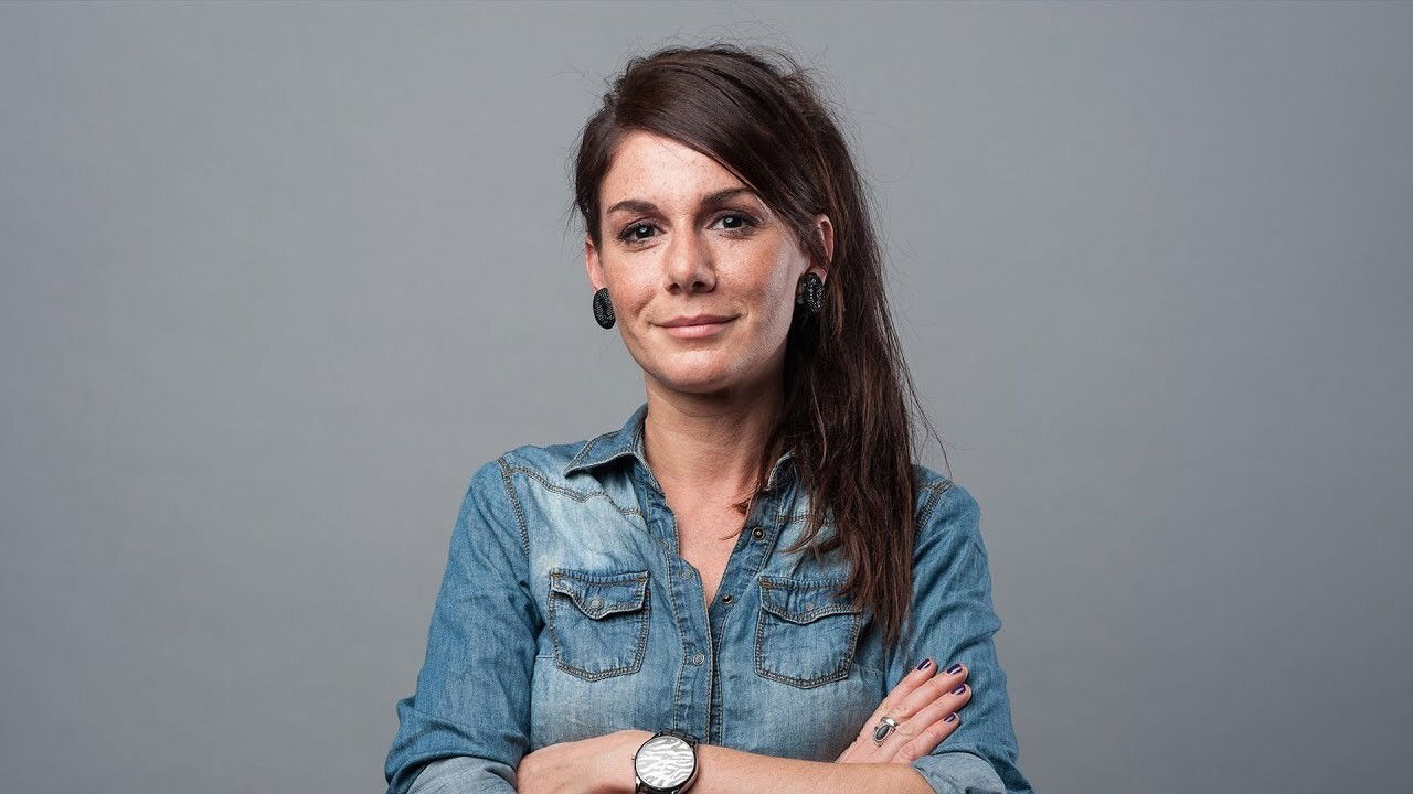 Mij overkomt het niet backdrop