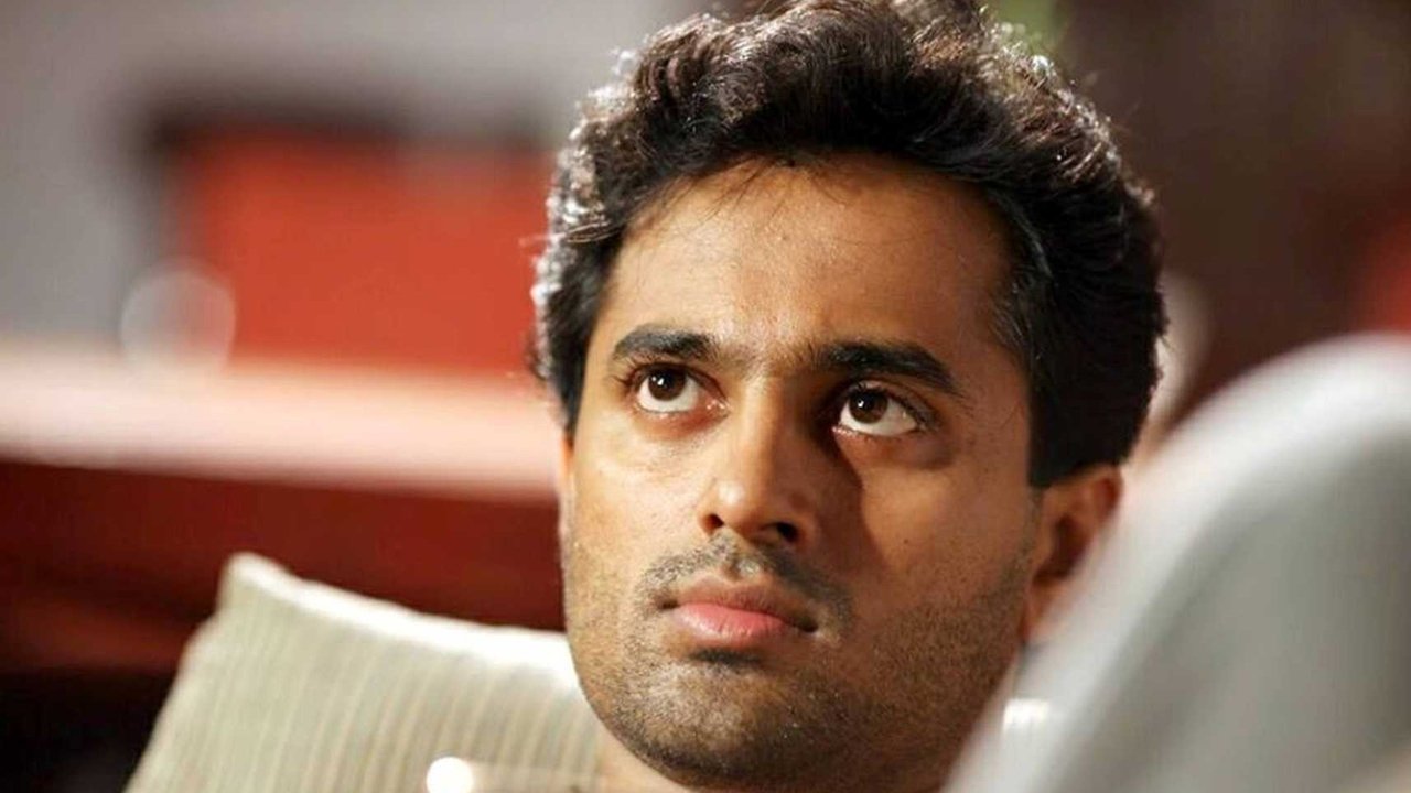 Avarude Raavukal backdrop