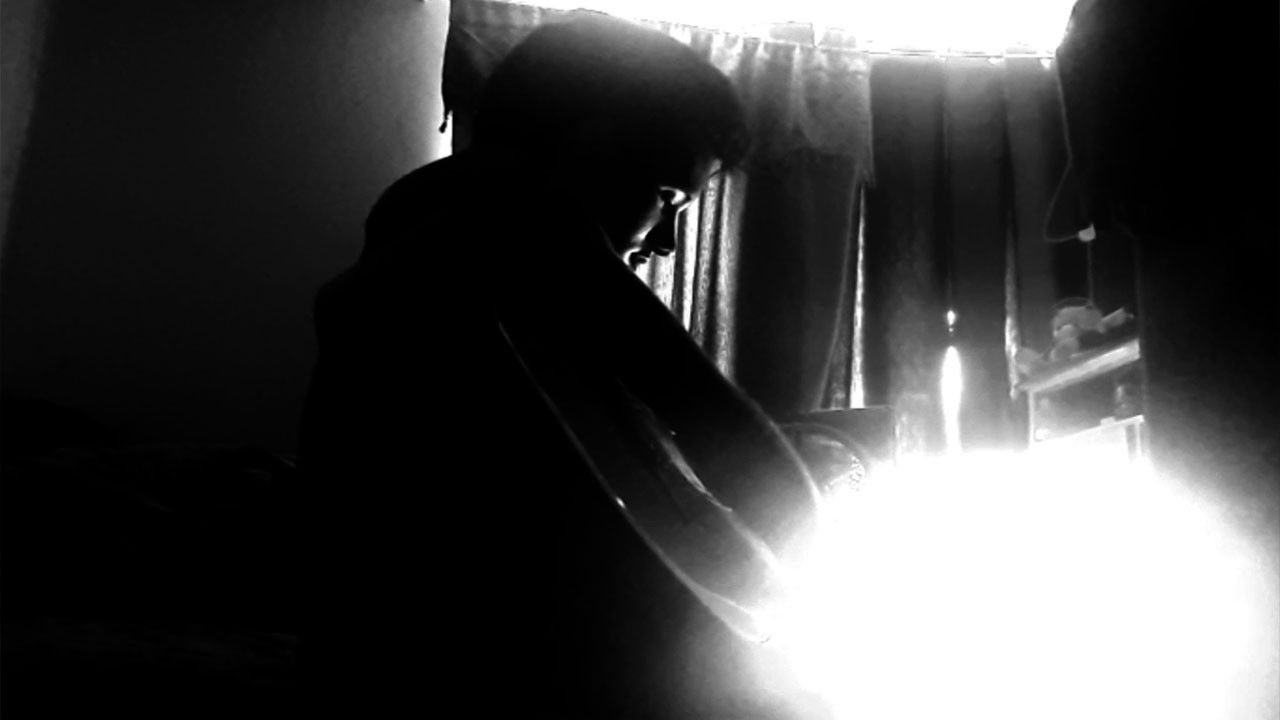 me pica la piel backdrop