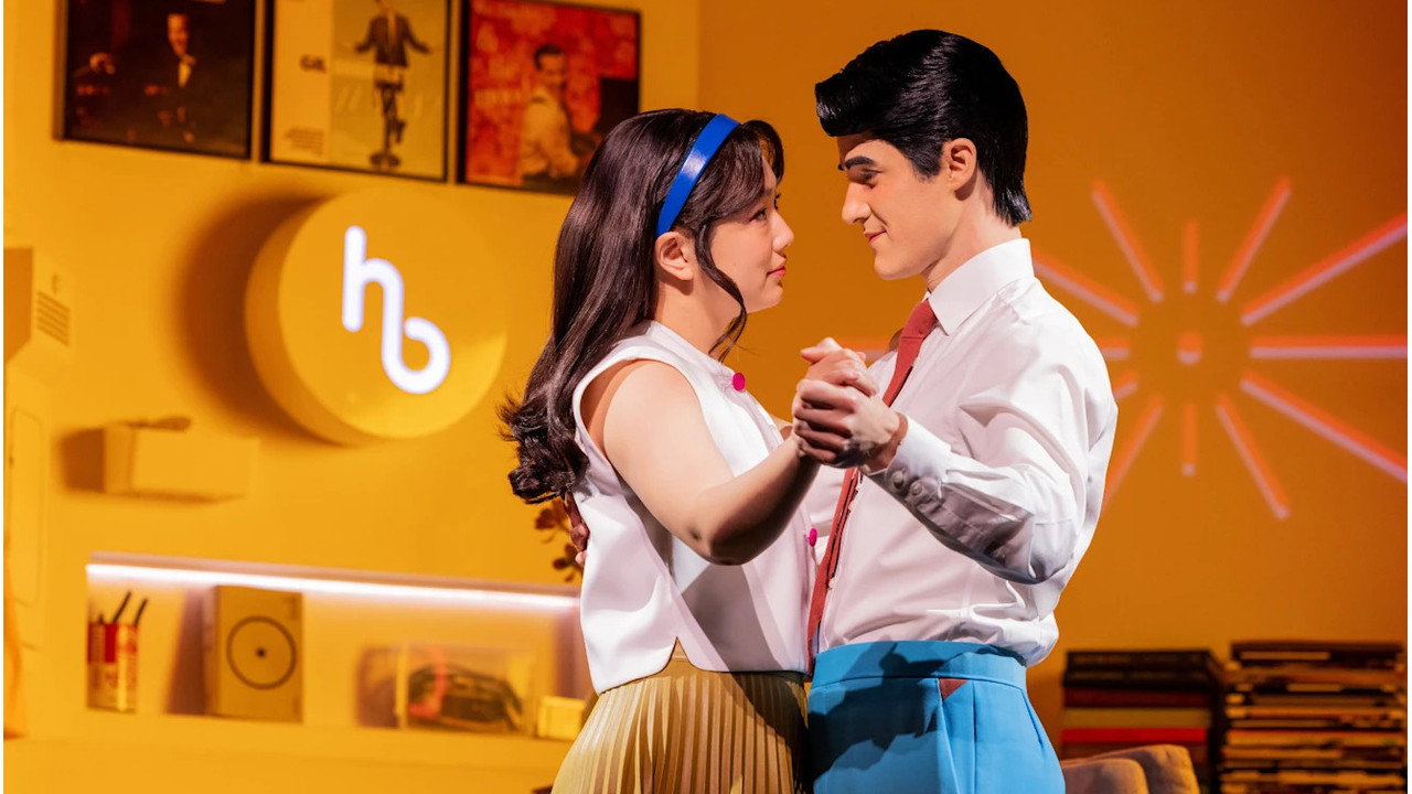 Maybe Happy Ending backdrop