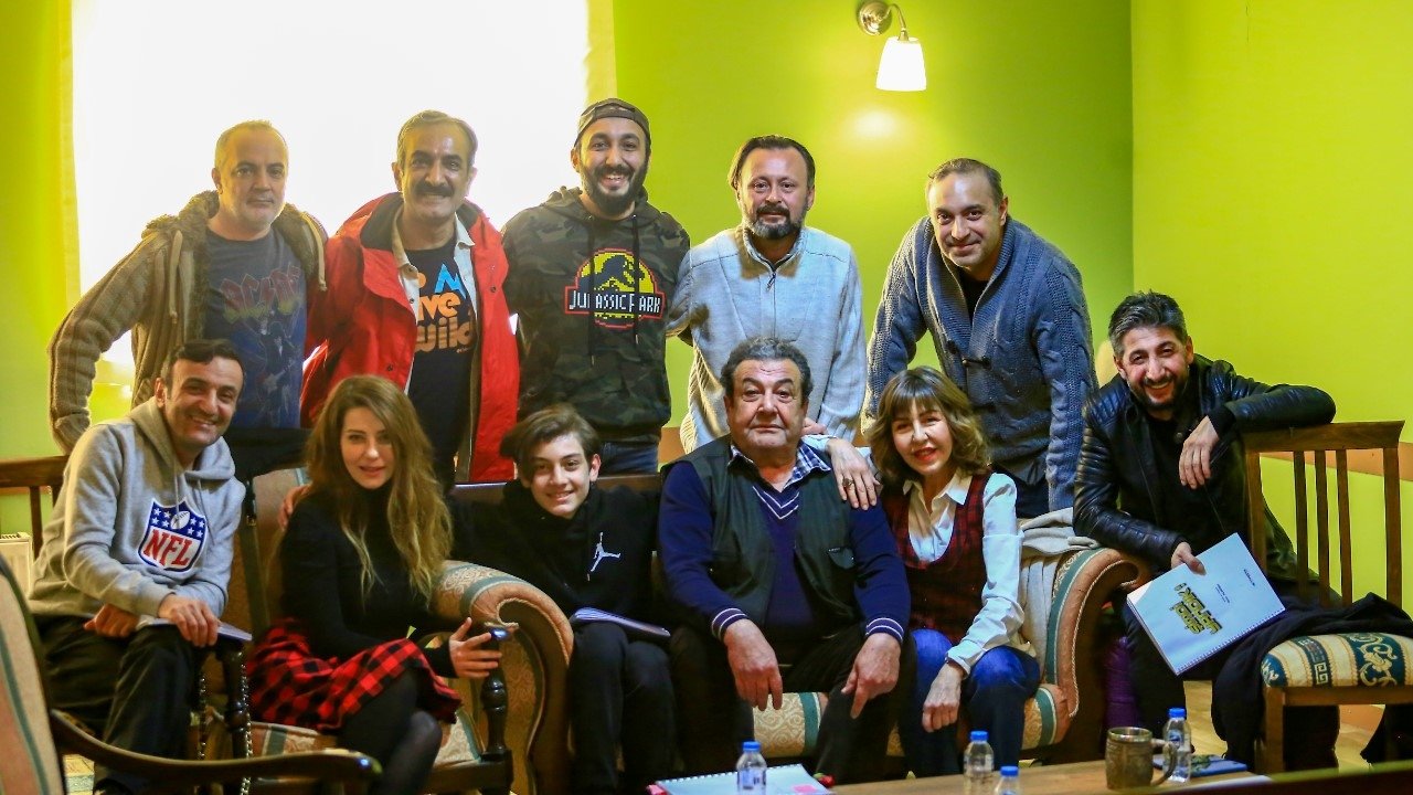 Şimdi Yandık backdrop