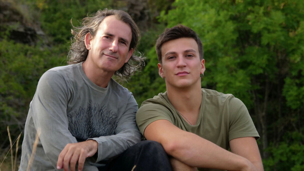 Panteras: viviendo entre felinos backdrop