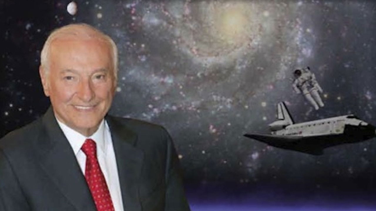 Il cosmo. Alla scoperta dell'universo backdrop