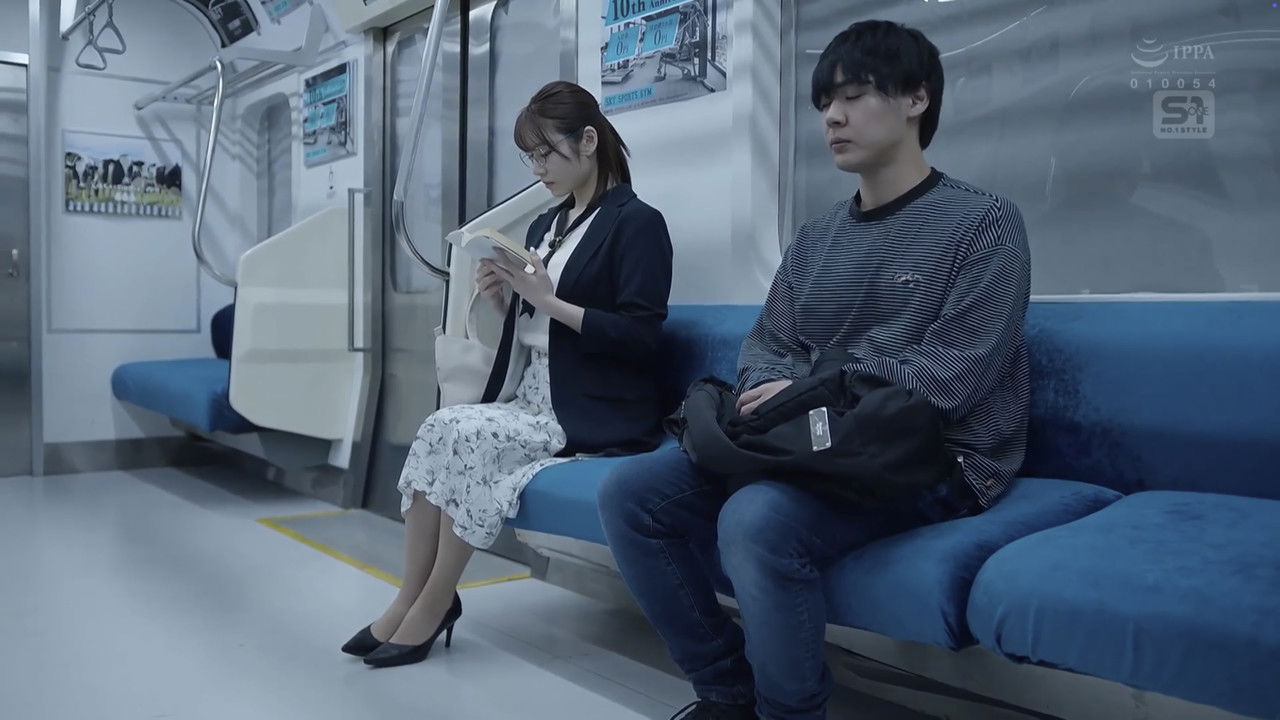 普段は物静かな文系の美女におち●ぽ調教されちゃう backdrop