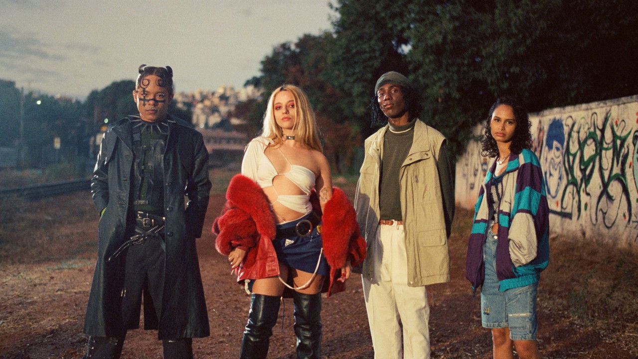 Nós é Ruim e Mora Longe backdrop