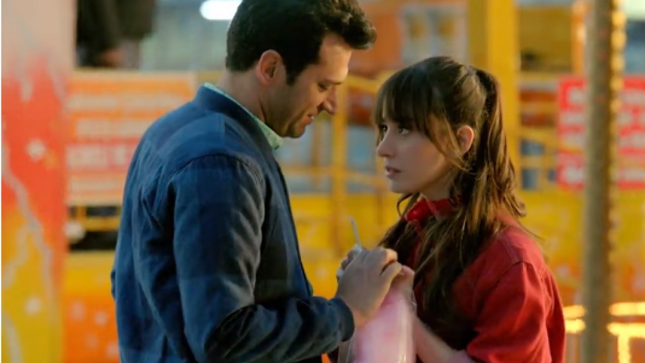 İlk Öpücük backdrop