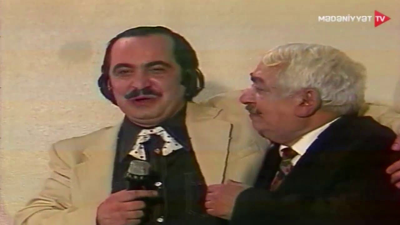 Evləri köndələn yar backdrop