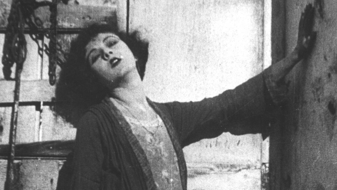 Almery, A Estrela backdrop