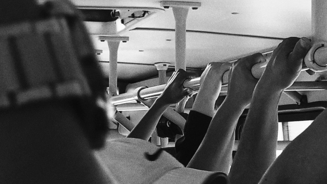 FLOR ARTIFICIAL NA MÁQUINA DA MORTE backdrop