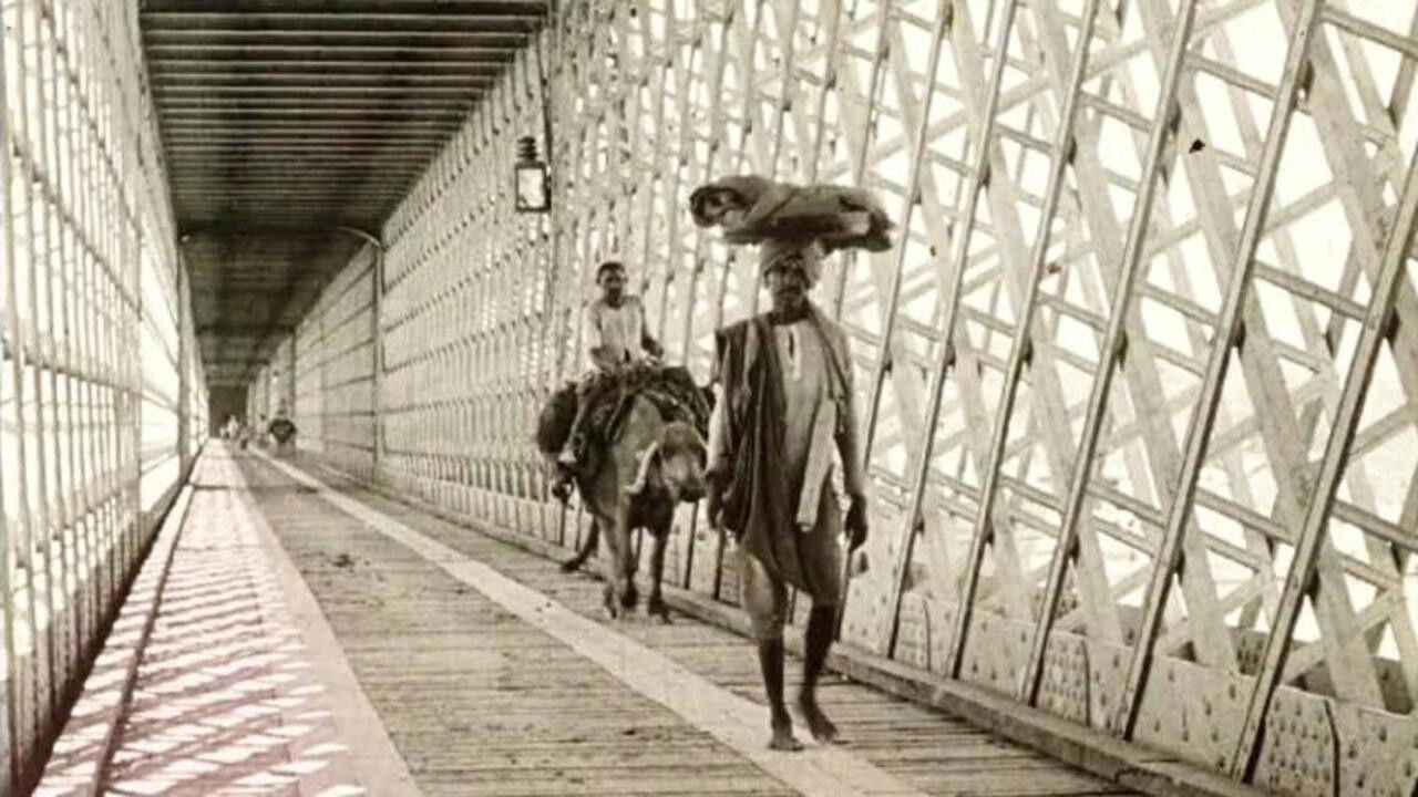 Ruins of Delhi backdrop