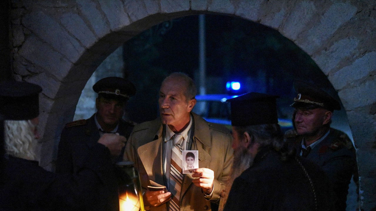 Don't Close Your Eyes backdrop