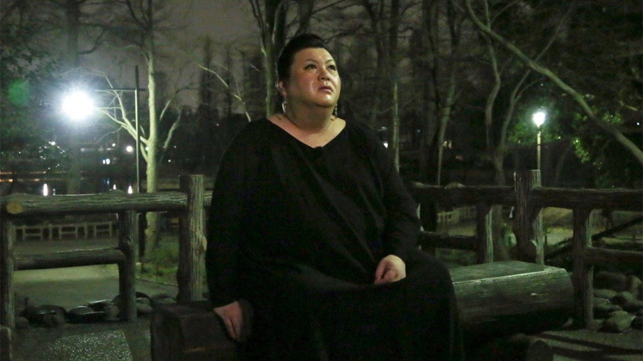 夜の巷を徘徊する backdrop