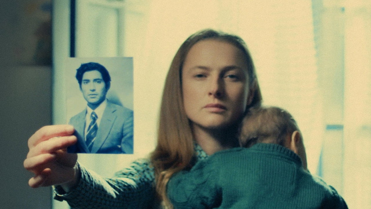 Una historia necesaria backdrop