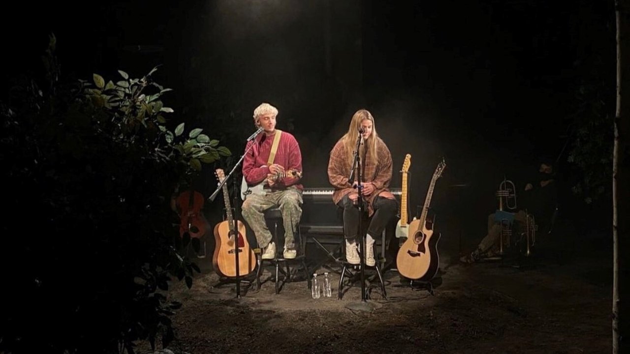 brent: live on the internet backdrop