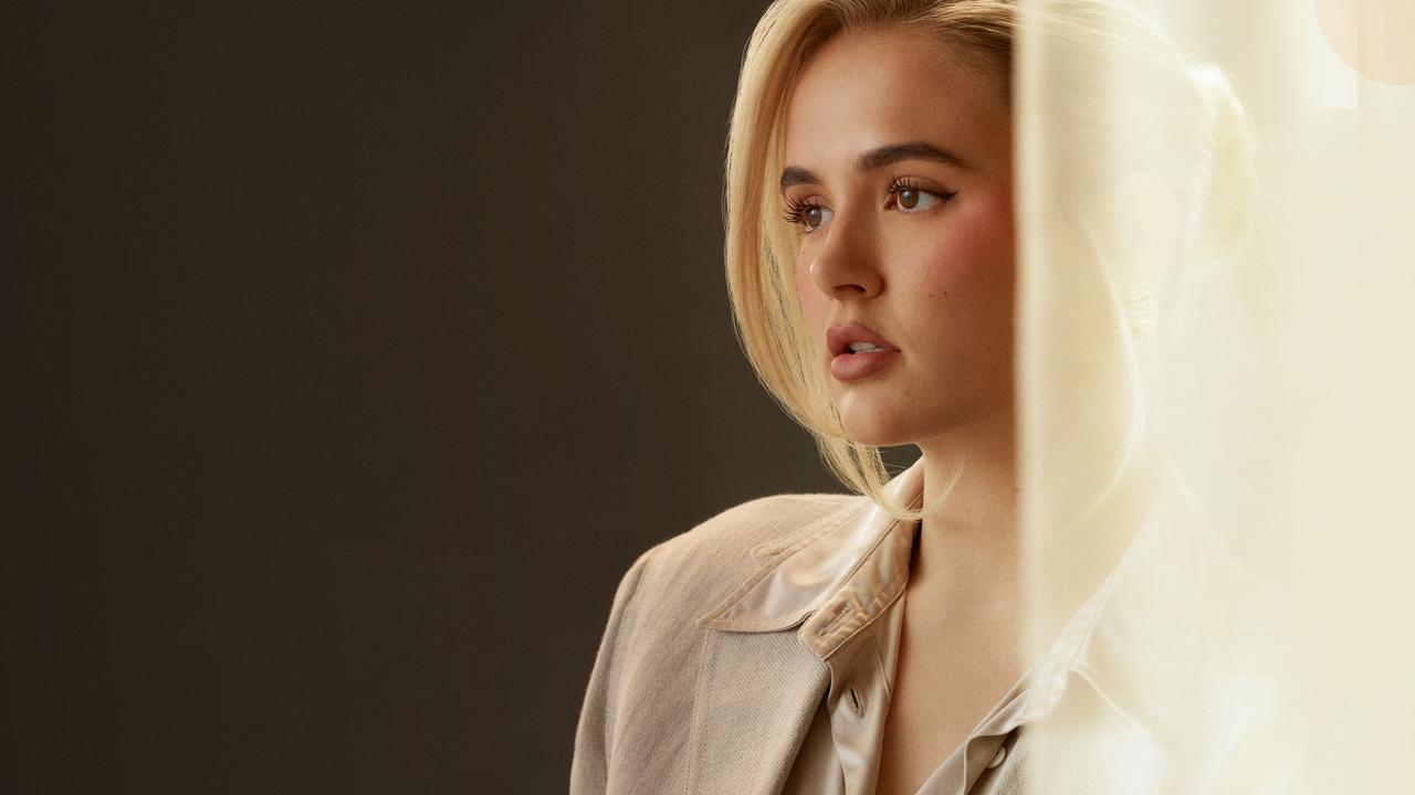 Molly-Mae: Behind It All backdrop