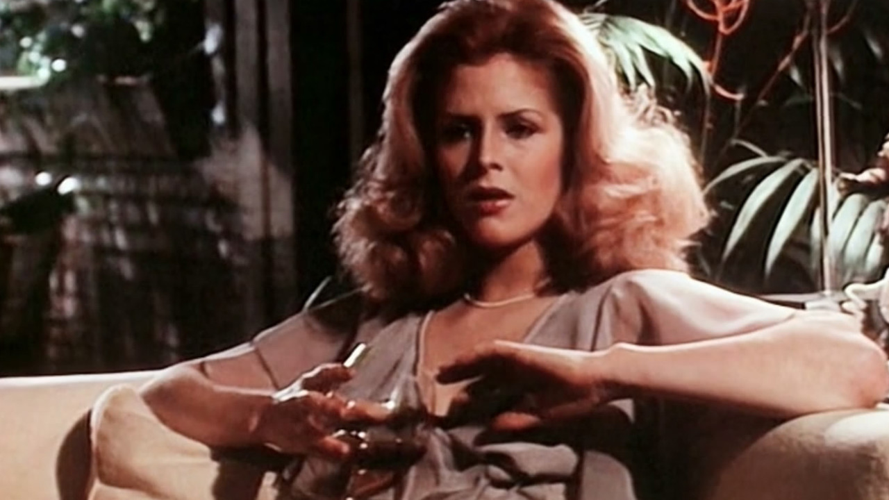 Expose Me, Lovely backdrop