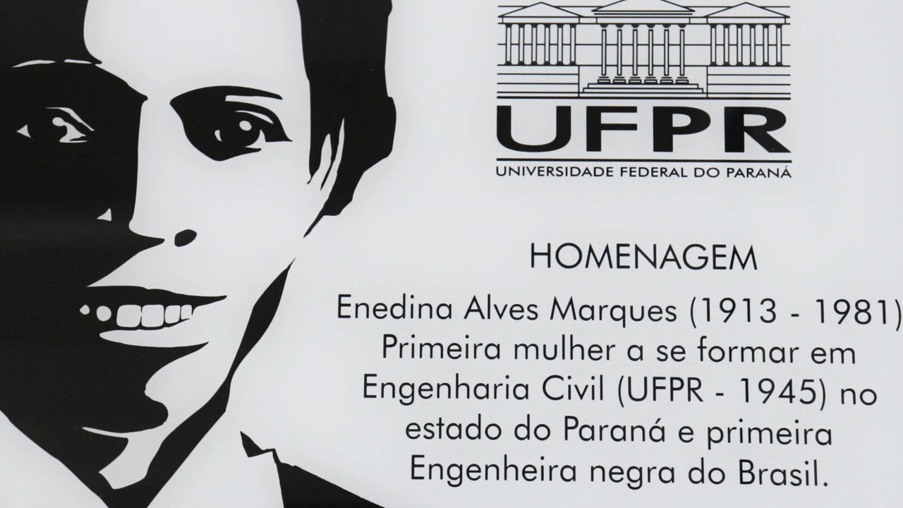 Além de Tudo, Ela backdrop