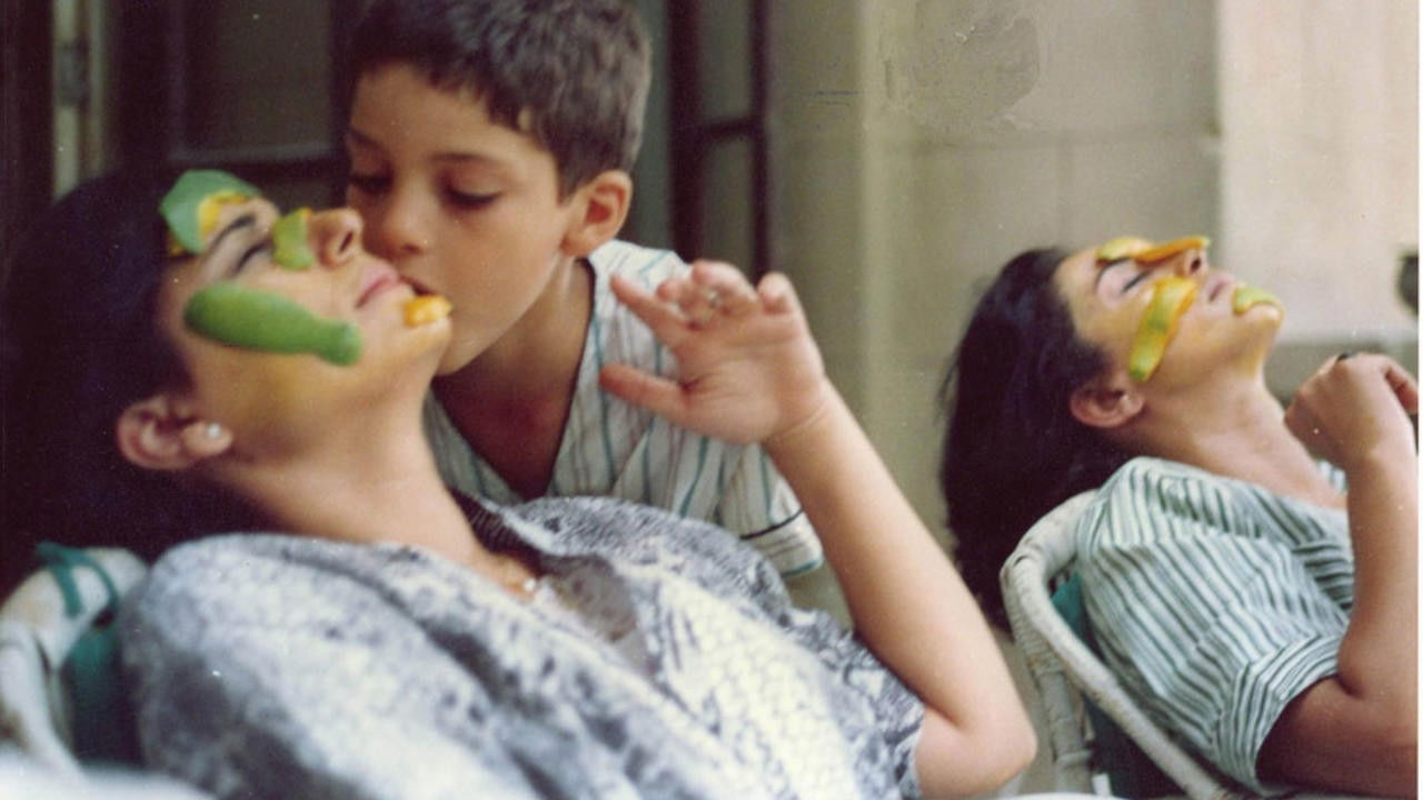 Summer Thefts backdrop