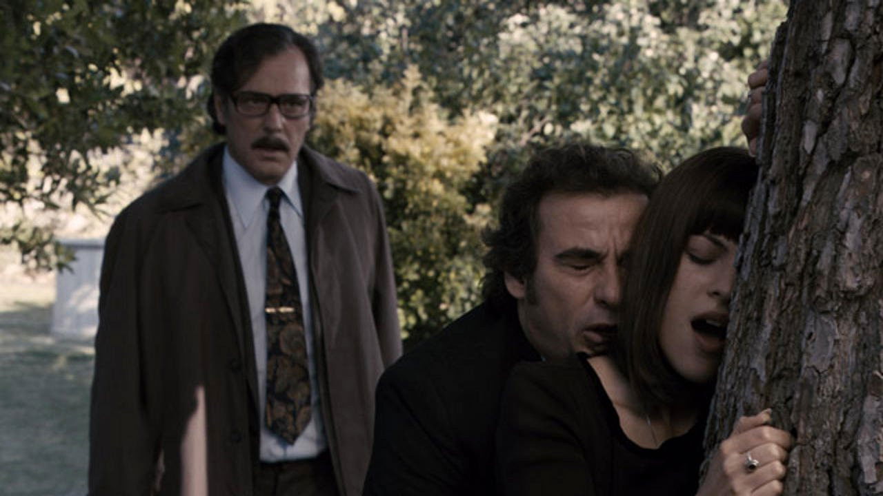 Luna caliente backdrop