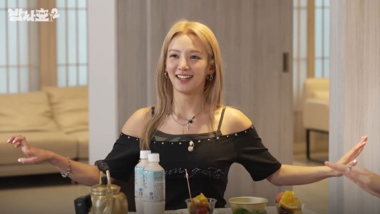 Hyoyeon Who Buys Me Food Well backdrop