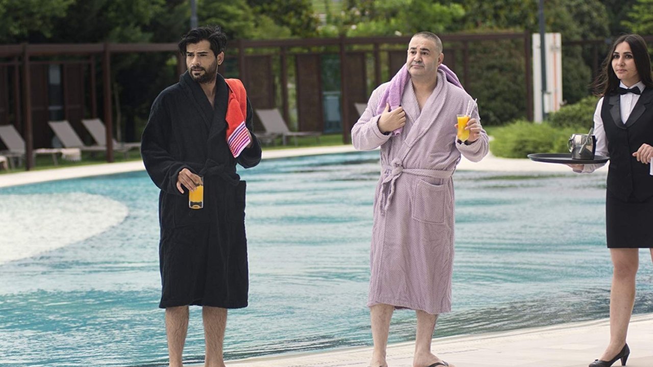 Yalan Dolan backdrop