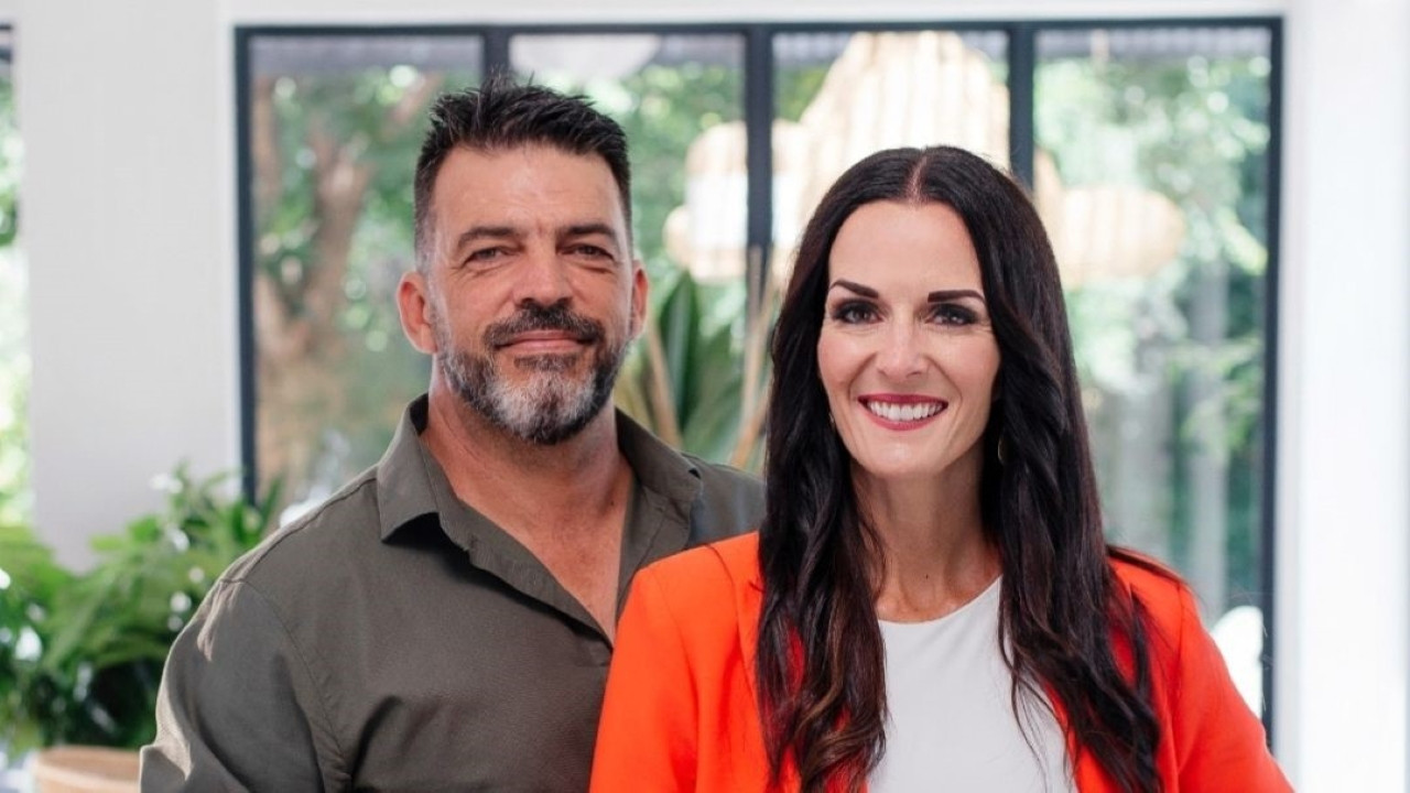 Bou of Breek backdrop