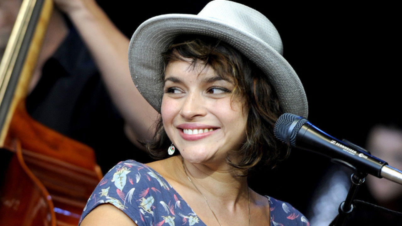 Norah Jones - Live at iTunes Festival backdrop