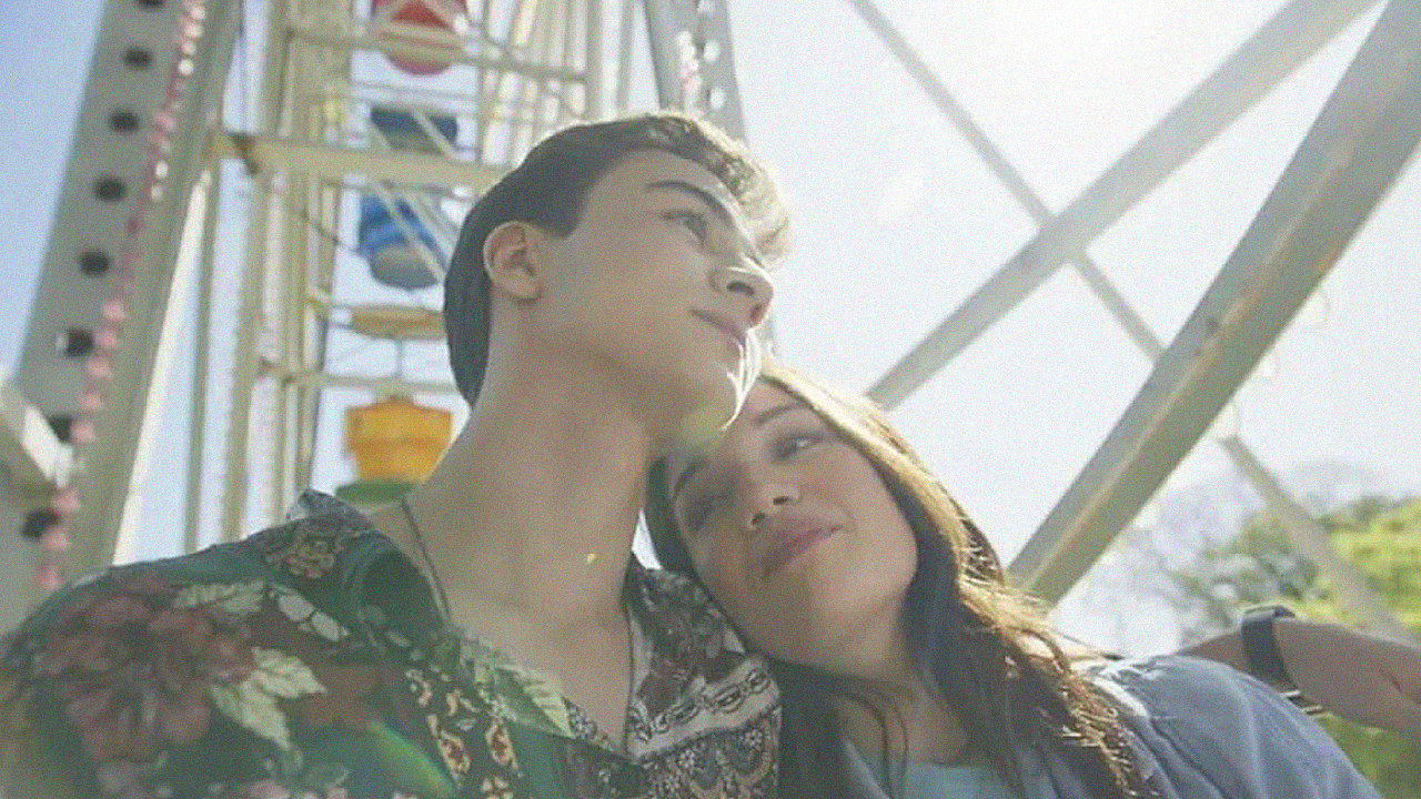 Morando com o Crush backdrop