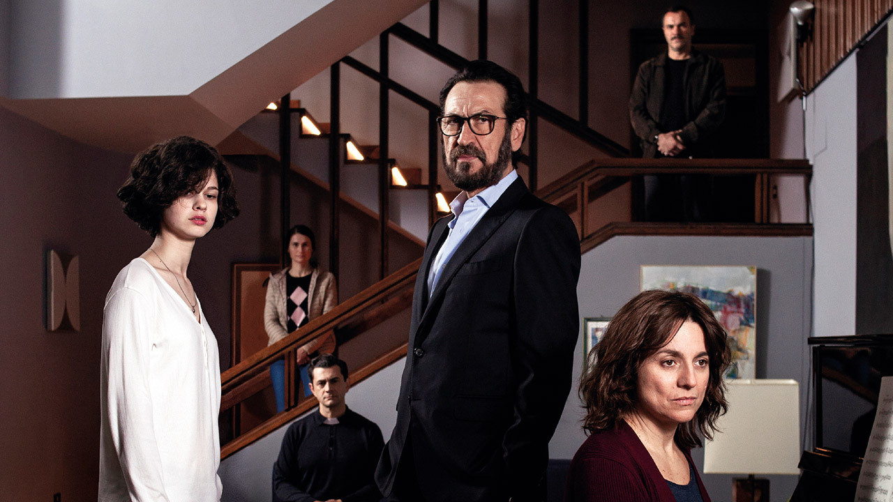 Houseguests backdrop