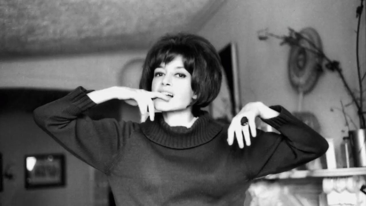 Pauline Julien, Intimate and Political backdrop