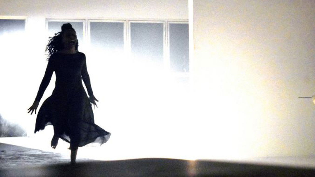 A Mulher Arrastada backdrop