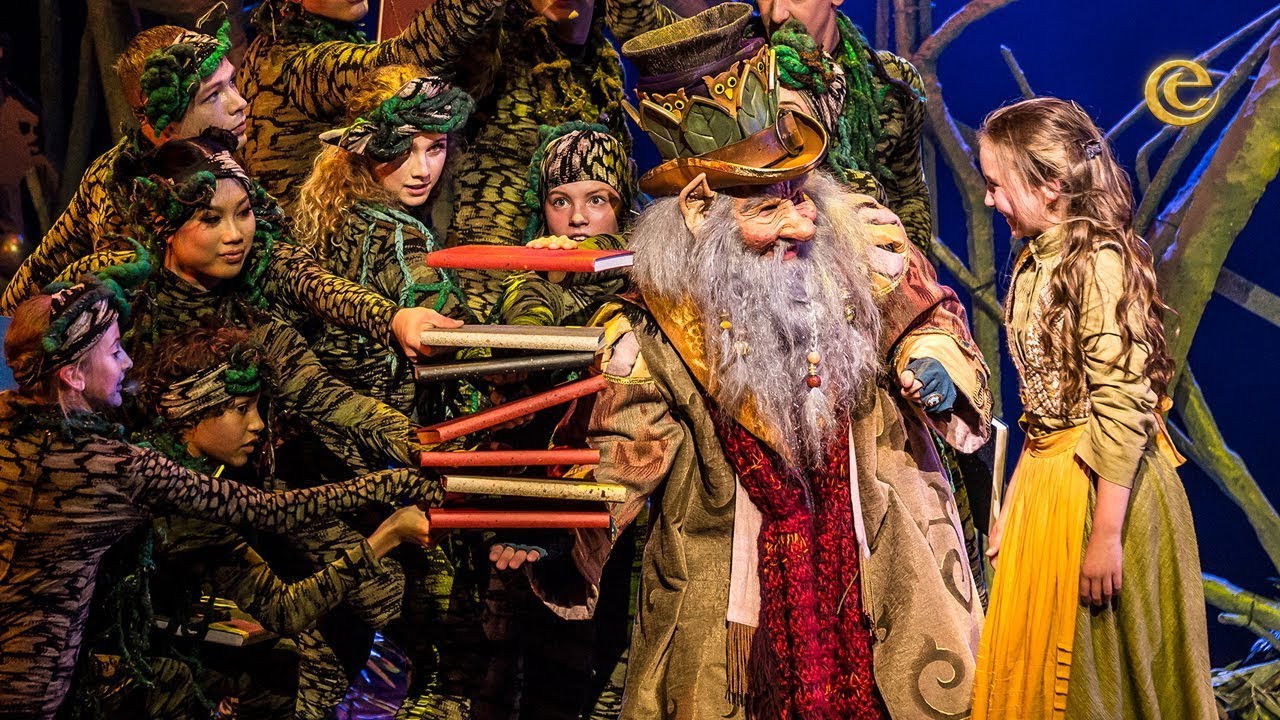 Sprookjessprokkelaar De Musical backdrop