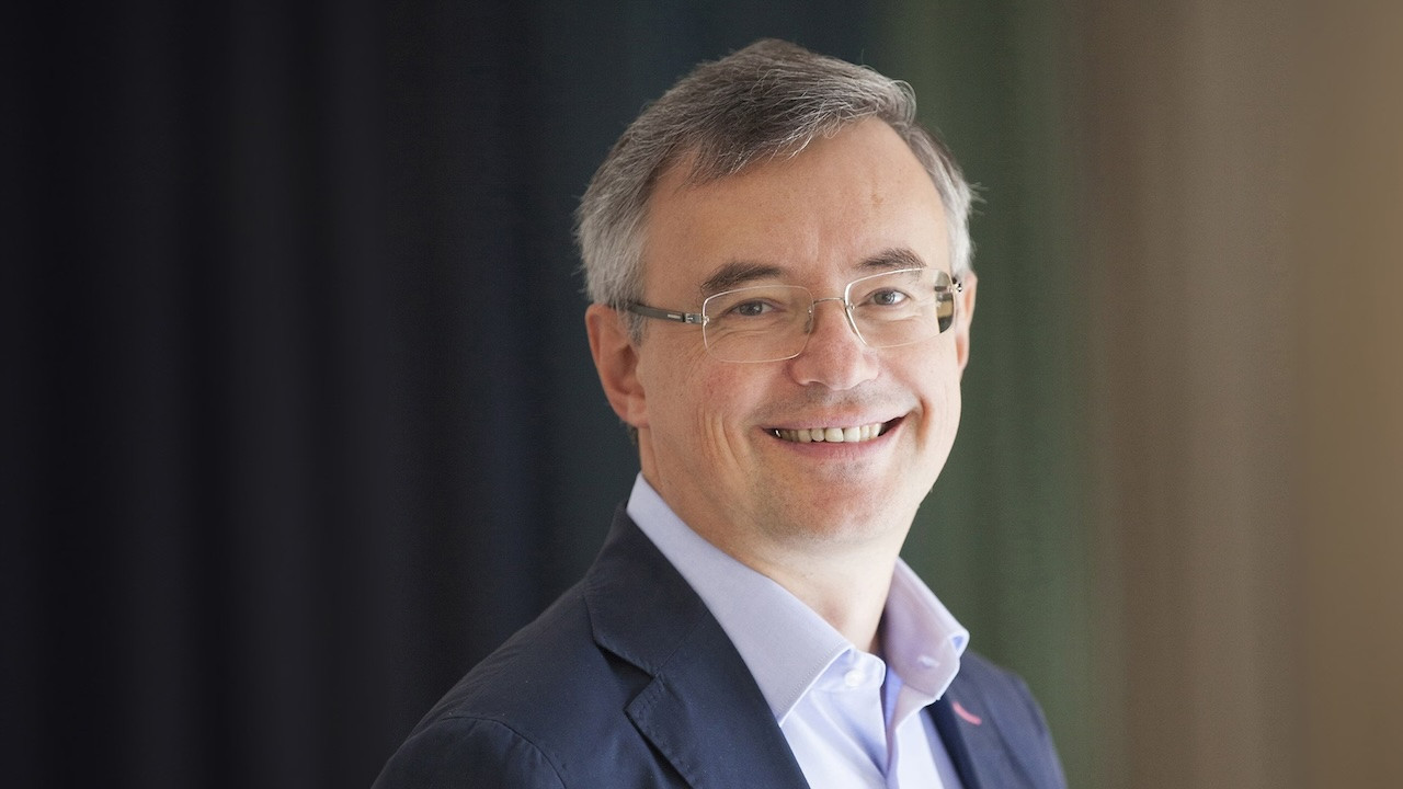 Nel secolo breve backdrop