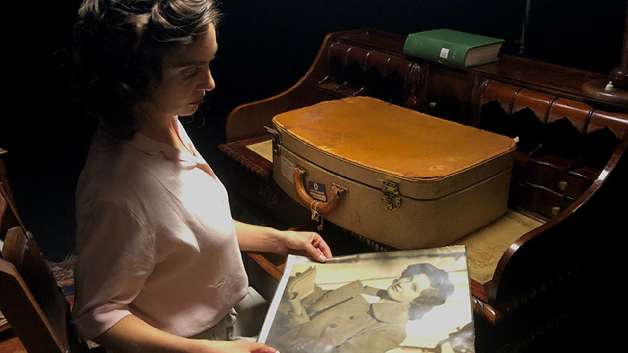 Independent Miss Craigie backdrop