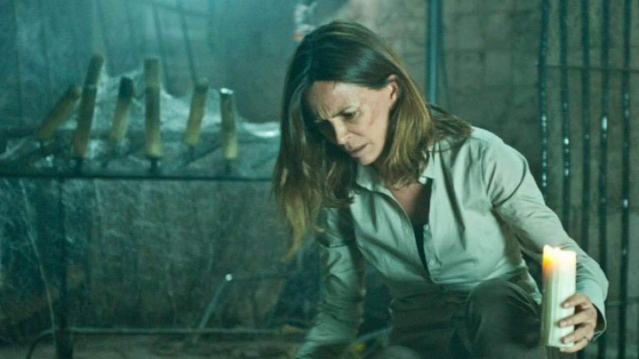 La hermandad backdrop