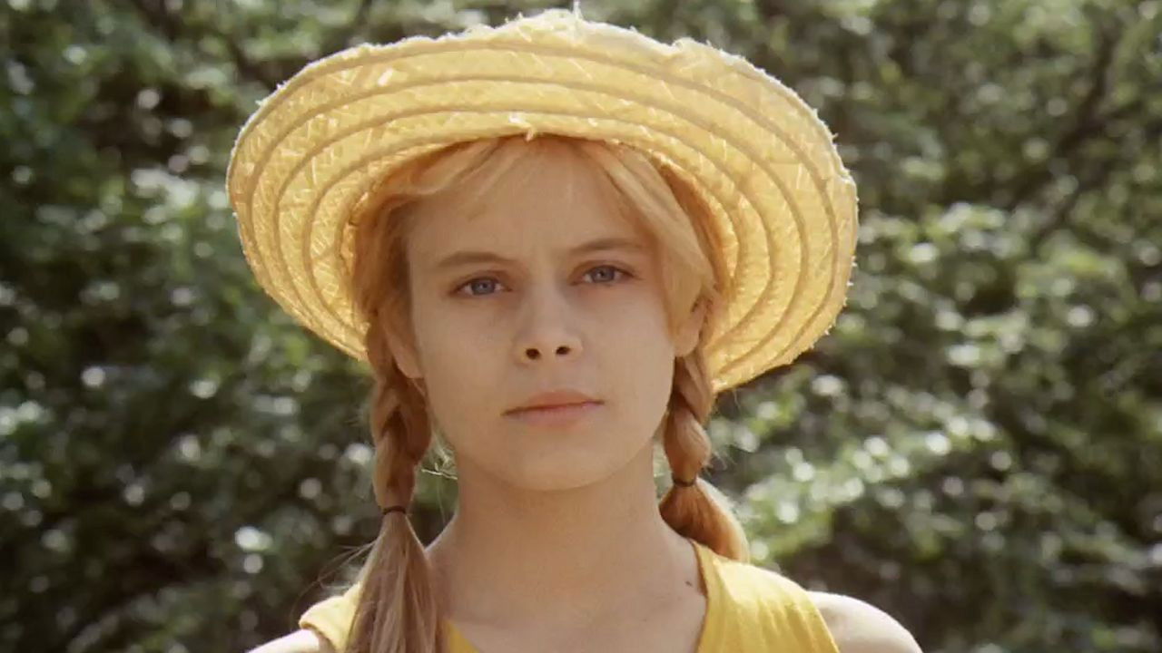 Robinson Girl backdrop