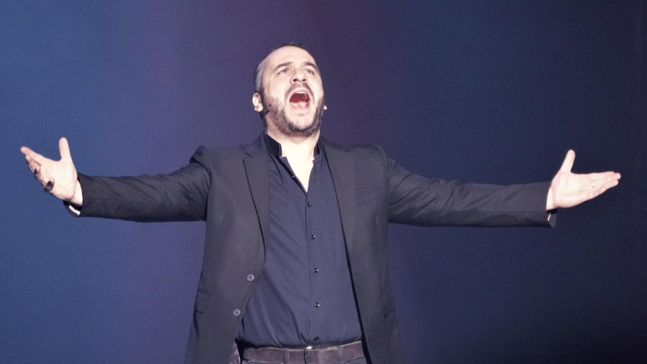 François-Xavier Demaison : Les Dernières backdrop