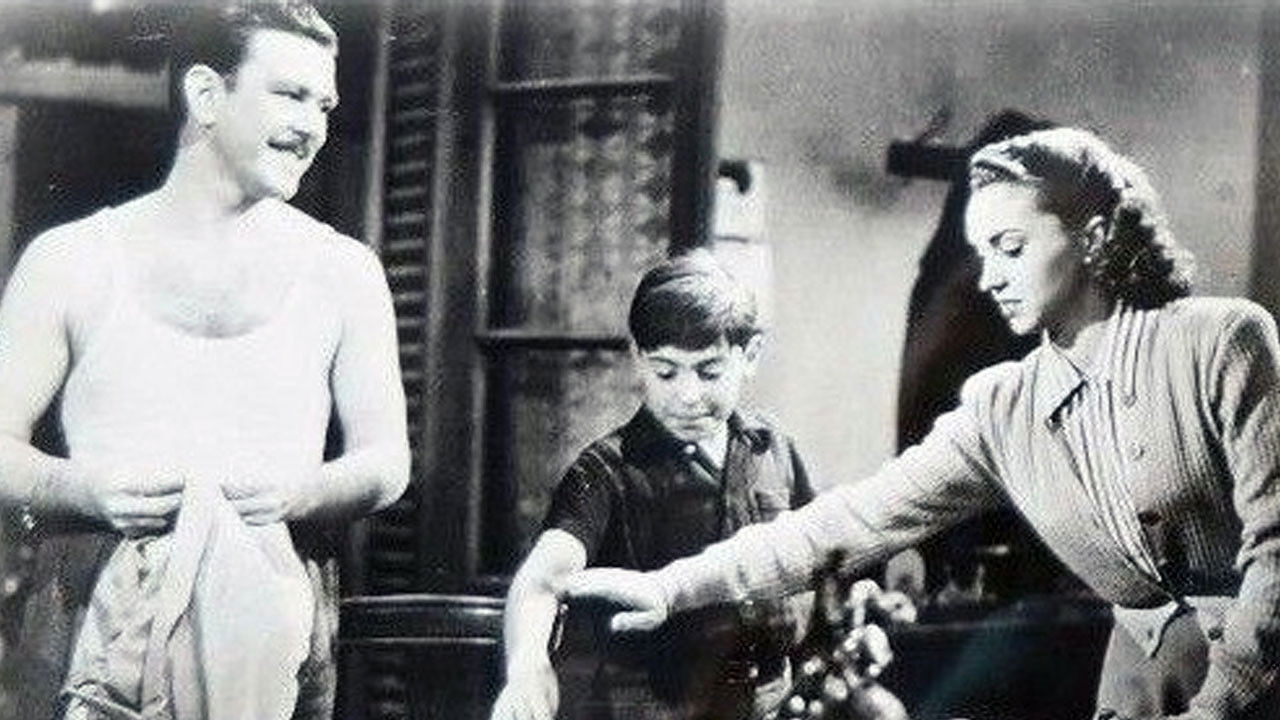 Hombres a precio backdrop