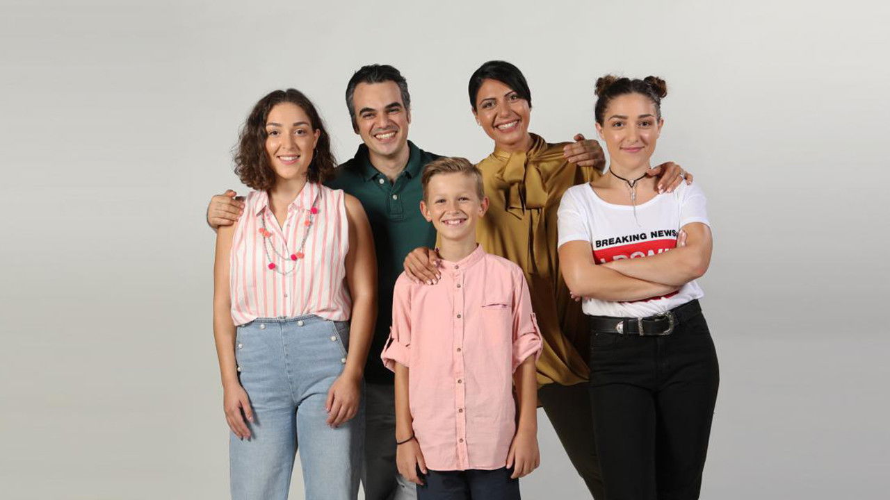 Η Φαμίλια backdrop