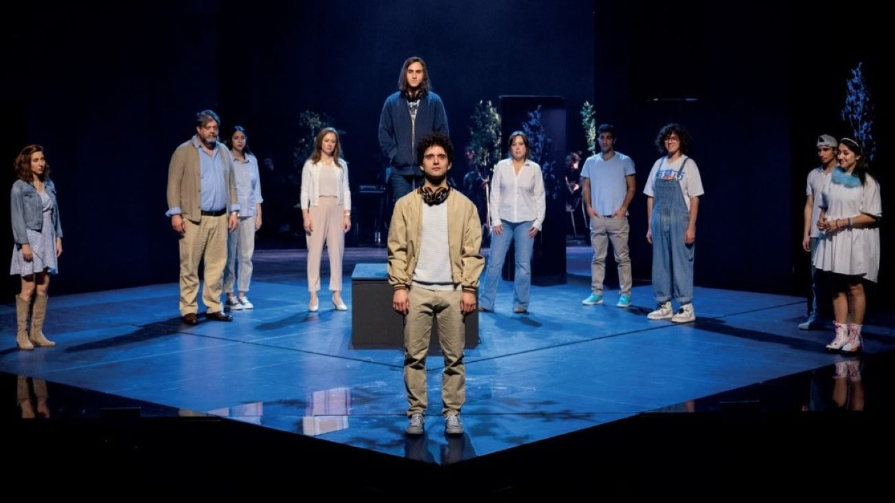 Dear Evan Hansen - The Musical: Cameri backdrop