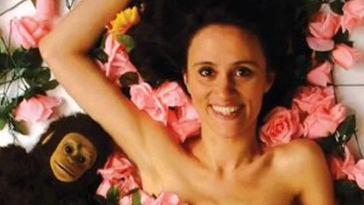 Nina Conti: Complete And Utter Conti backdrop