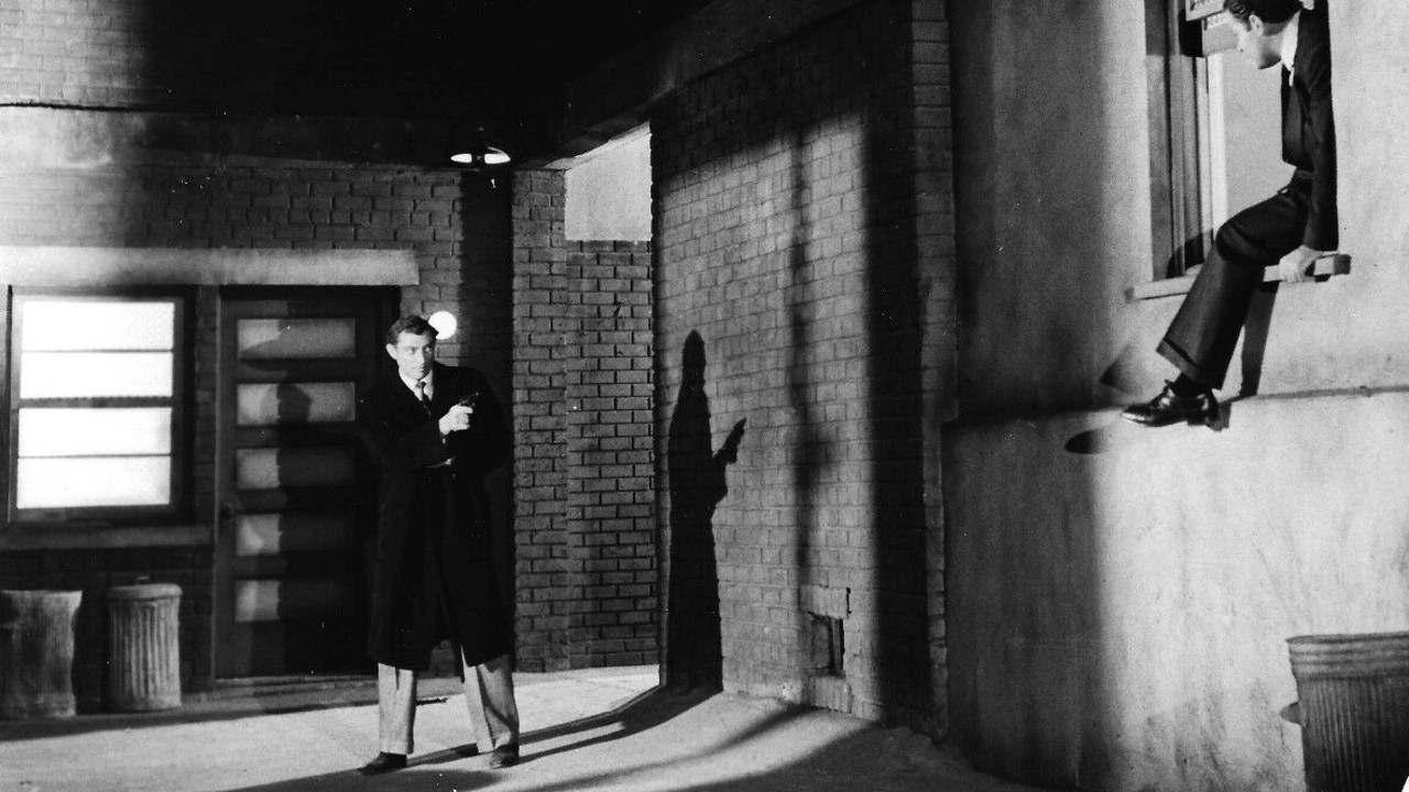 I Cover the Underworld backdrop